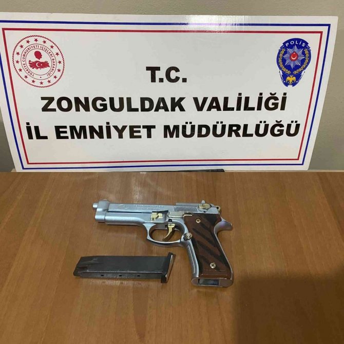 Polis Uygulamada Silah Ve Uyuşturucu Ele Geçirdi