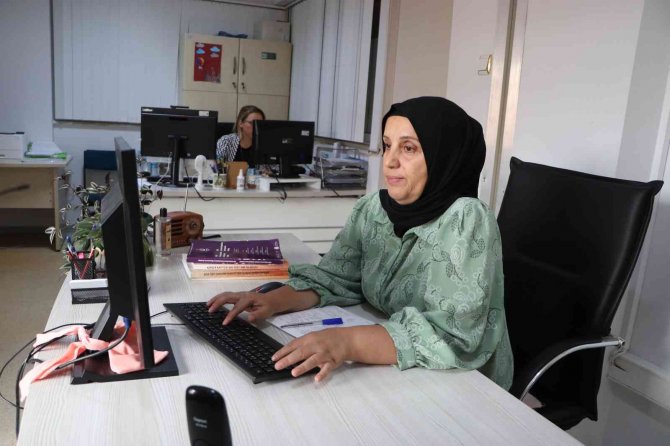 17 Yıldır Binlerce İnsanın Kanser Kaydını Yapan Kadın, Meme Kanserinden Erken Teşhisle Kurtuldu