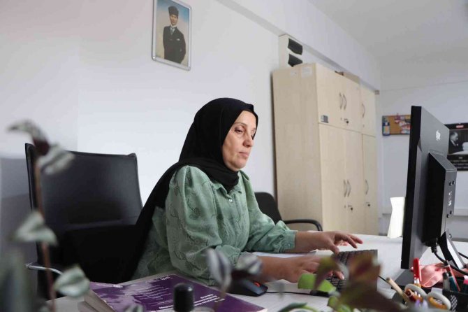 17 Yıldır Binlerce İnsanın Kanser Kaydını Yapan Kadın, Meme Kanserinden Erken Teşhisle Kurtuldu