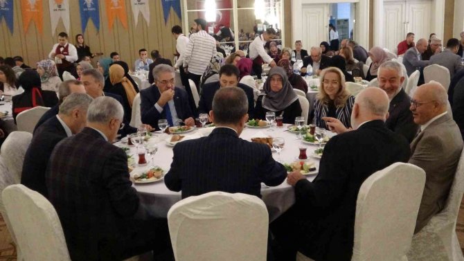 Ak Parti Genel Başkan Yardımcısı Hayati Yazıcı: