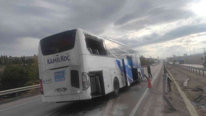 Tırların Ve Otobüsün Karıştığı Kazada Faciadan Dönüldü
