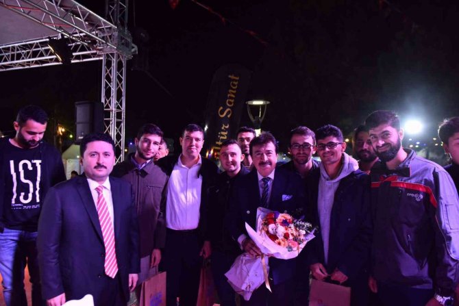 Altıeylül’de Ahmet Selçuk İ̇lkan Rüzgarı