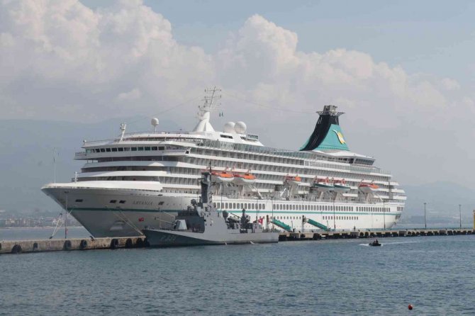 835 Yolculu Kruvaziyer Alanya Limanına Yanaştı