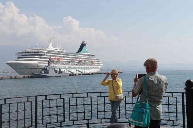835 Yolculu Kruvaziyer Alanya Limanına Yanaştı