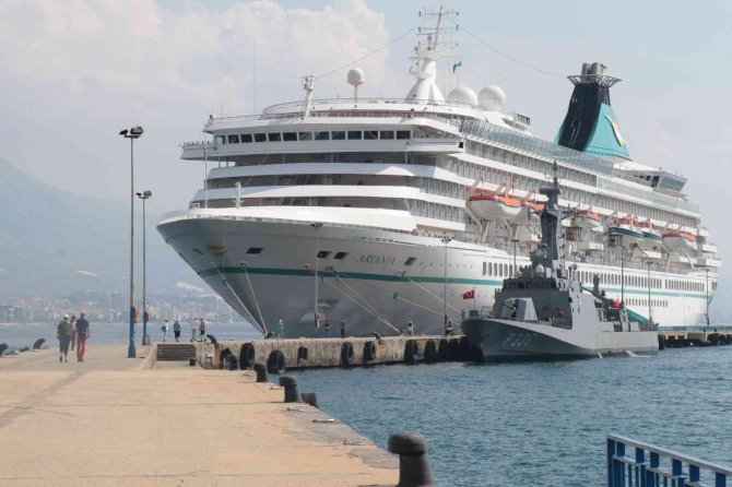 835 Yolculu Kruvaziyer Alanya Limanına Yanaştı