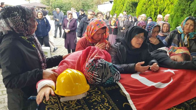 Maden Şehidinin Annesinin Ve Kız Kardeşinin Feryatları Yürekleri Dağladı