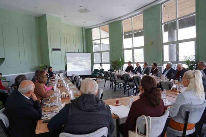 Bilecik Belediyesi Altyapı Projeleri Hakkında Bilgilendirme Toplantısı Yaptı
