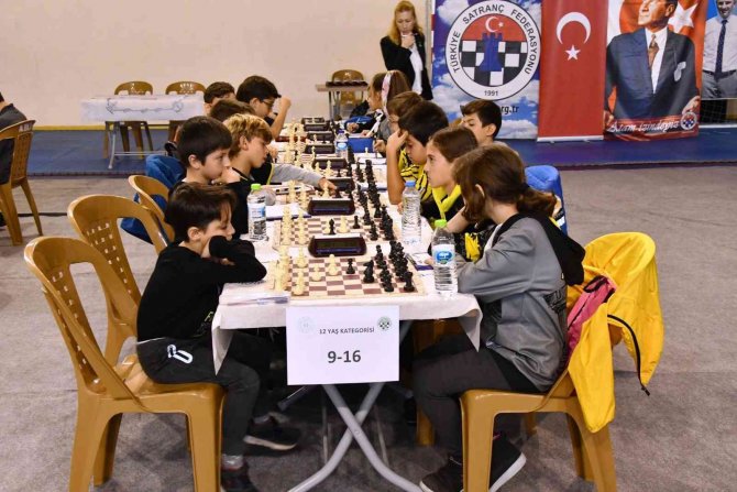 Altınova Belediyesi 15. Ulusal Satranç Turnuvası Başladı