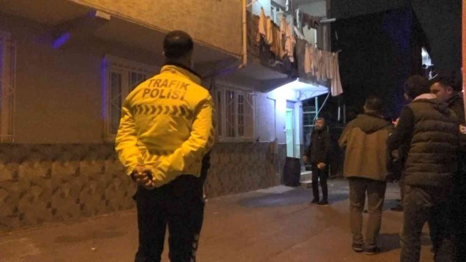 Şiddet Gören Kadını Kurtarmak İsteyen Polis Memuru Şehit Oldu
