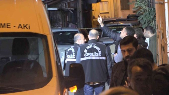 Şiddet Gören Kadını Kurtarmak İsteyen Polis Memuru Şehit Oldu