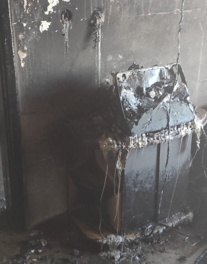 Alevlere Teslim Olan Ev Küle Döndü