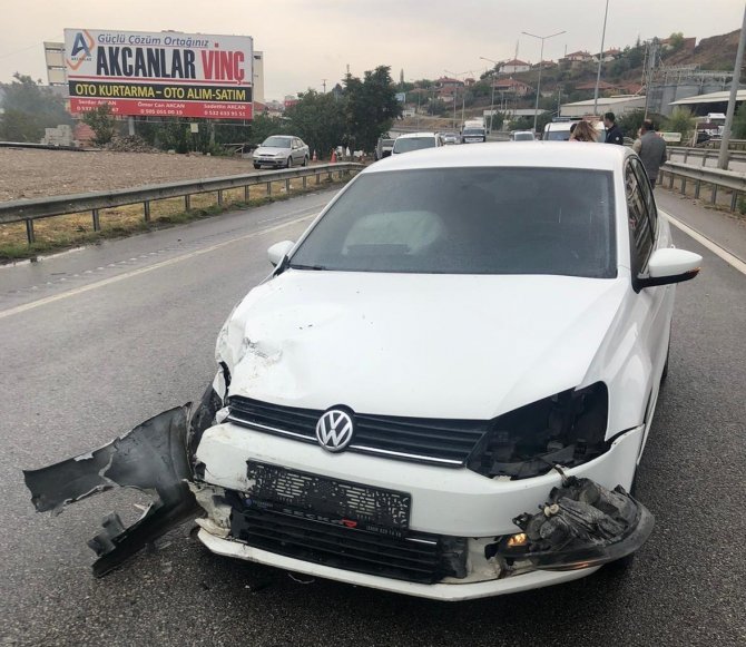 Kontrolden Çıkan Otomobil Bariyerlere Çarptı: 1 Yaralı