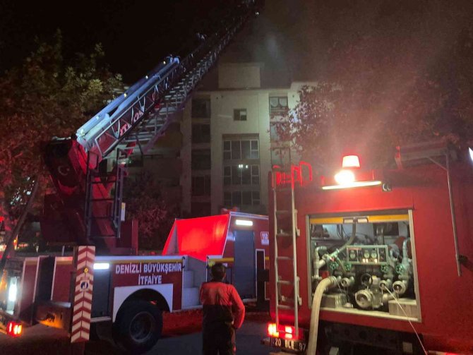 Çatıyı Saran Alevler Apartman Sakinlerine Koru Dolu Anar Yaşattı