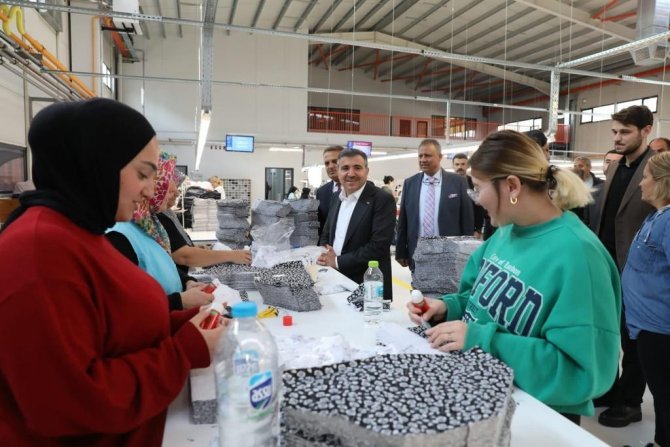 Vali Cevdet Atay, Tekstil İşçileri İle Bir Araya Geldi