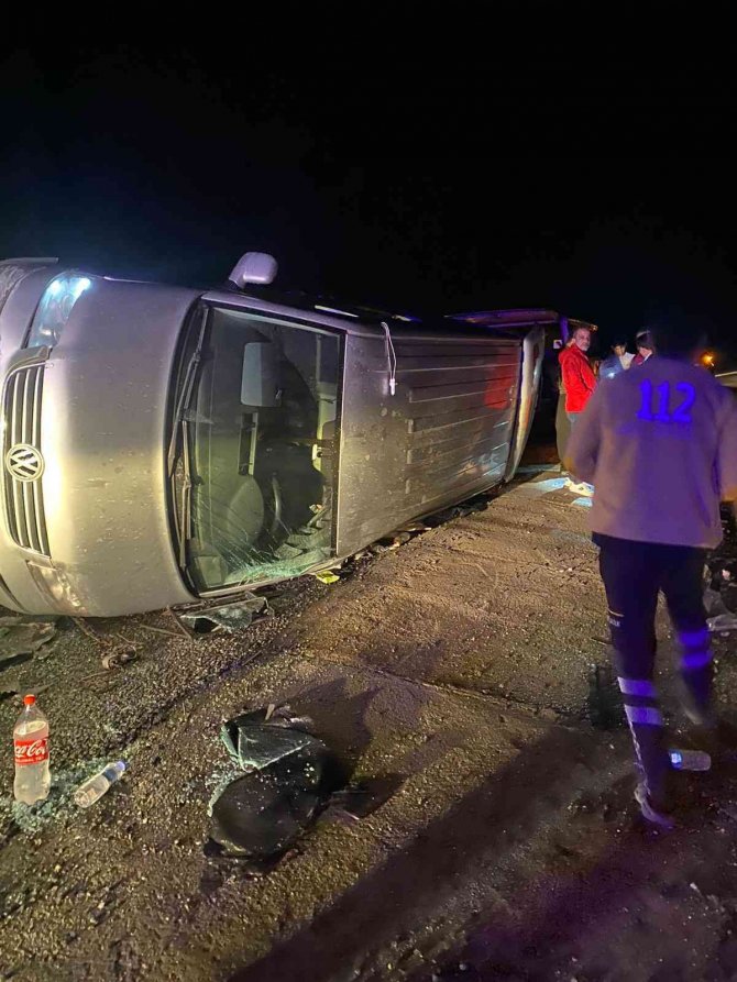 Elazığ’da Transit Yan Yattı: 4 Yaralı