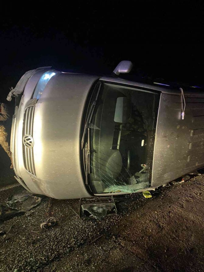 Elazığ’da Transit Yan Yattı: 4 Yaralı