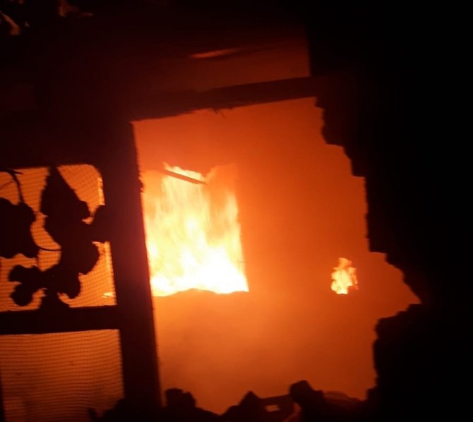 Erdek’te Ağılda Yangın: İ̇ki Koyun Telef Oldu