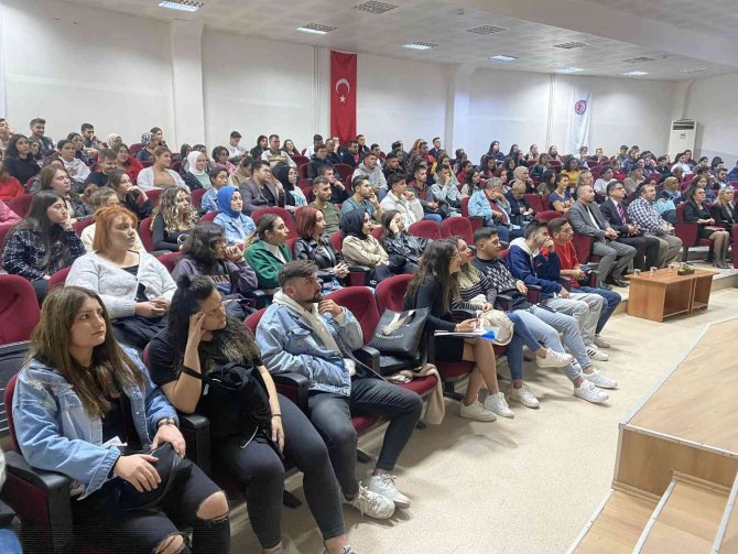 Ezine Meslek Yüksek Okulu’nda İlk Ders Altınok’tan