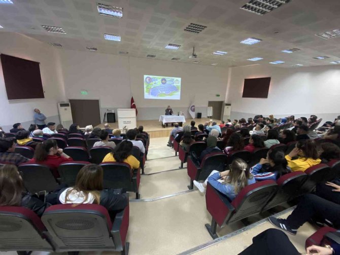 Ezine Meslek Yüksek Okulu’nda İlk Ders Altınok’tan