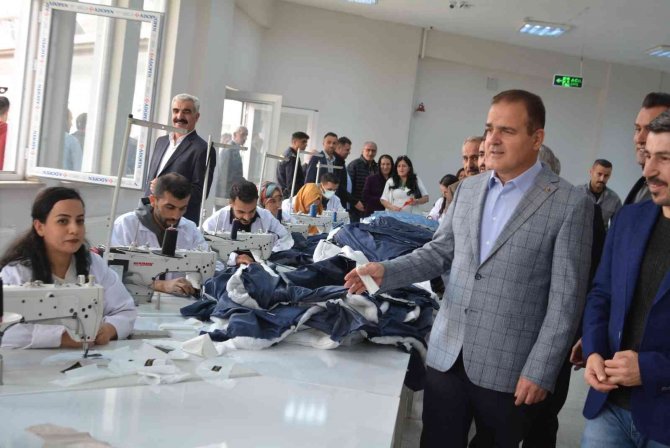 Vali Akbıyık, Tekstil Atölyesini Hizmete Açtı