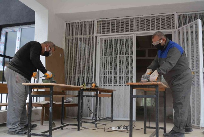 Hakkari’deki Okullar Usta Öğreticilerle Güzelleşiyor