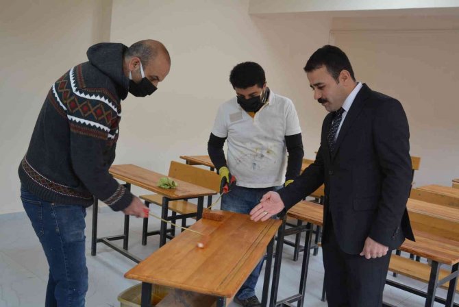 Hakkari’deki Okullar Usta Öğreticilerle Güzelleşiyor