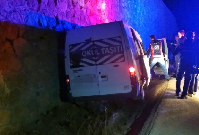 Yüksekova’da Minibüs İstinat Duvarına Çarptı: 1 Ölü