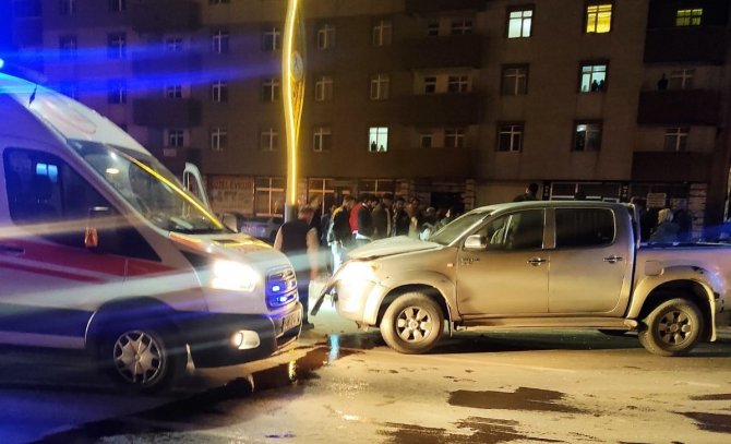Yüksekova’da Trafik Kazası: 2 Yaralı