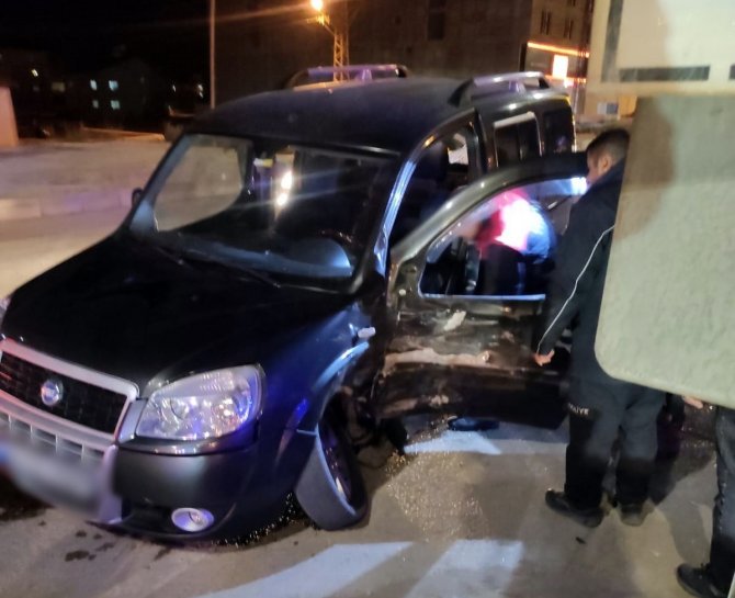 Yüksekova’da Trafik Kazası: 2 Yaralı