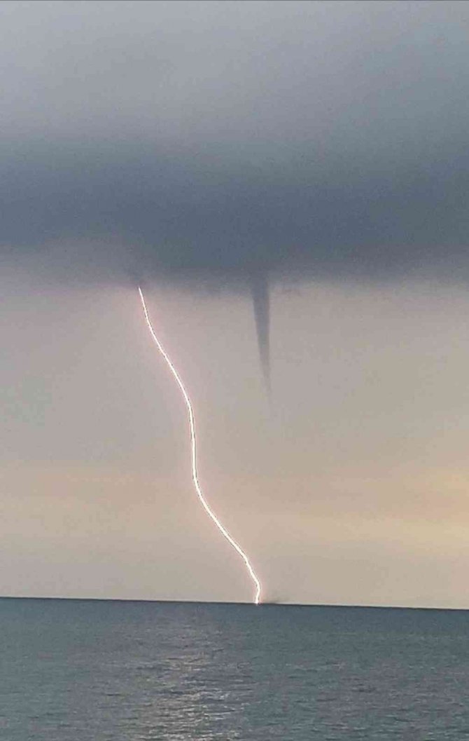 İ̇skenderun Körfezi’nde 3 Hortum Oluştu