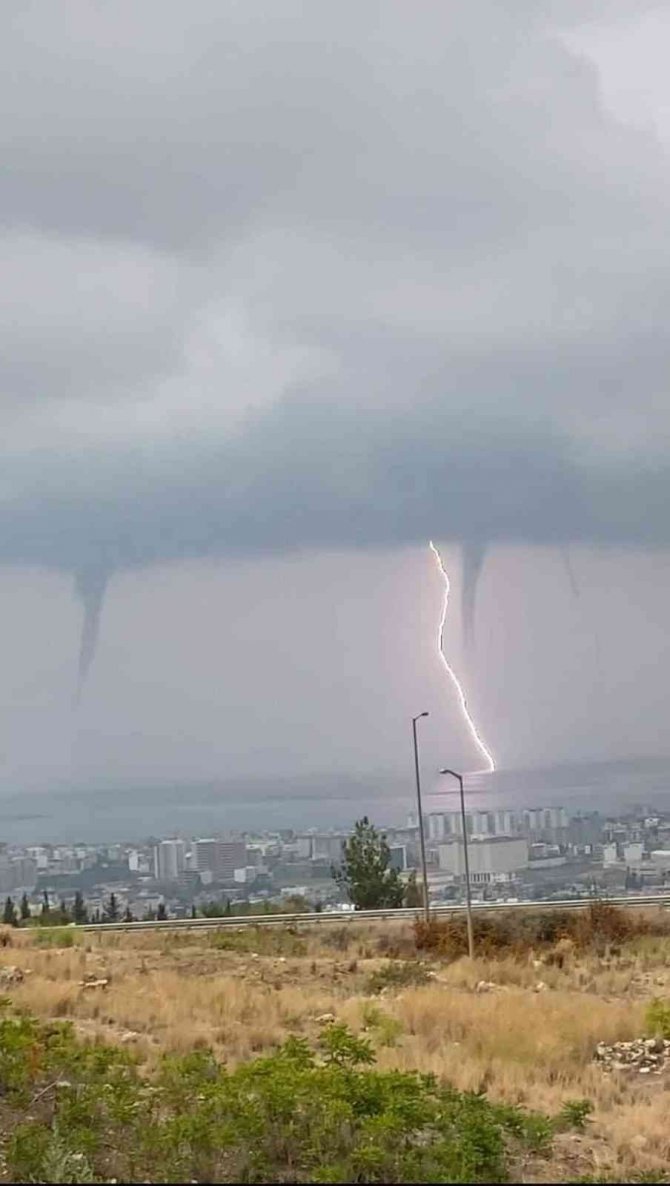 İ̇skenderun Körfezi’nde 3 Hortum Oluştu