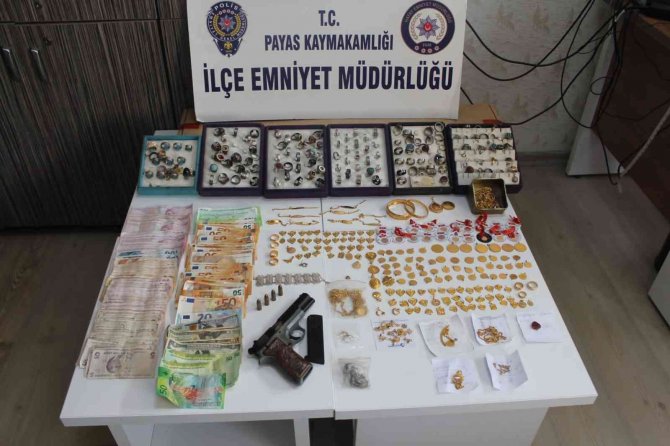 Kuyumcudan Çaldığı Altın Ve Paralarla Yakalandı