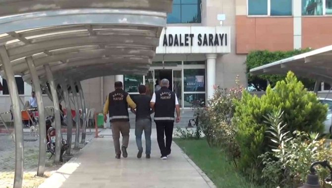Kuyumcudan Çaldığı Altın Ve Paralarla Yakalandı