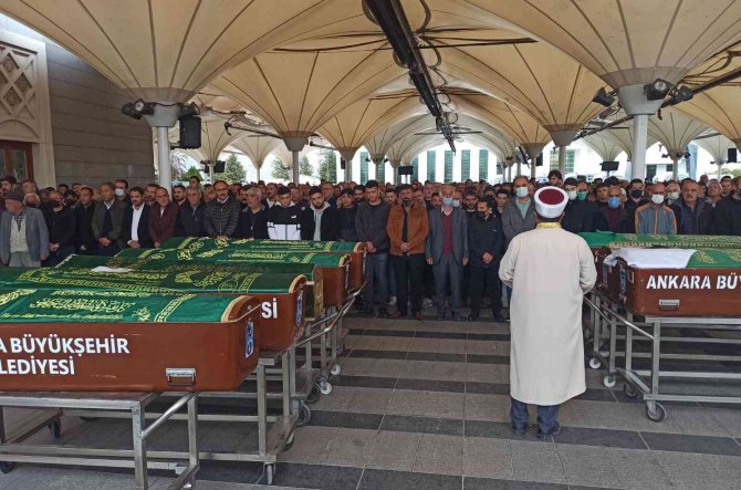 Hdp’li Milletvekillerinin Karıştığı Kazada Hayatını Kaybeden Taksi Şoförü Defnedildi