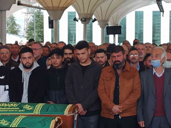 Hdp’li Milletvekillerinin Karıştığı Kazada Hayatını Kaybeden Taksi Şoförü Defnedildi