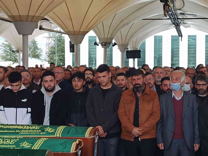 Hdp’li Milletvekillerinin Karıştığı Kazada Hayatını Kaybeden Taksi Şoförü Defnedildi