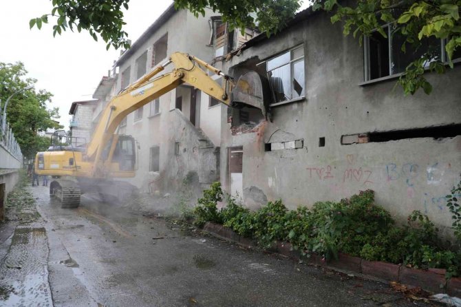Mehmet Ali Paşa’daki 4 Bina Yıkıldı