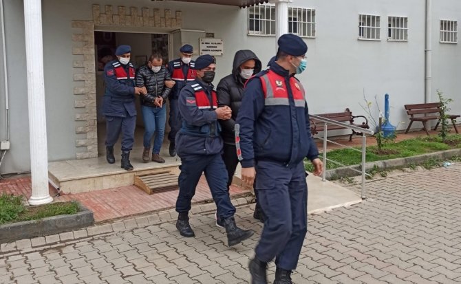 İ̇zmir’de Jasat, 11 Firariyi Yakaladı