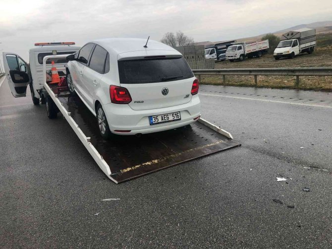 Kontrolden Çıkan Otomobil Bariyerlere Çarptı: 1 Yaralı