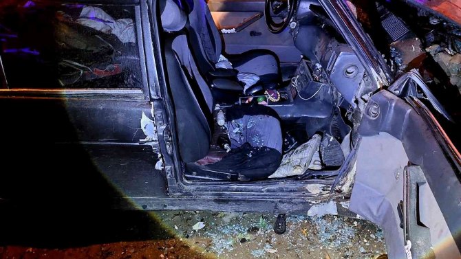 Otomobil Yoldan Çıkıp Duvara Çarptı: 1 Ölü, 1 Yaralı
