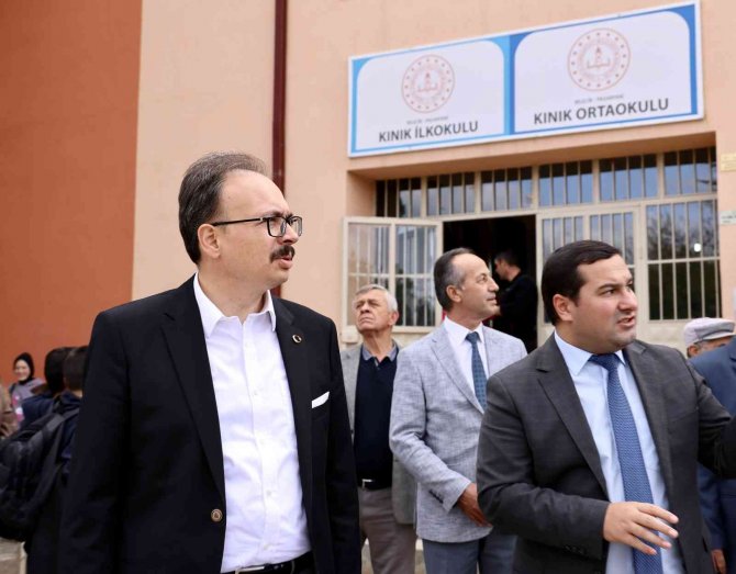 ’Köyümü Seviyorum Sokağımı Boyuyorum’ Projesi Kınık’ta Başladı