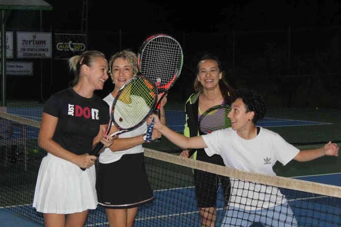 Sonbahar Tenis Turnuvası Nefesleri Kesti