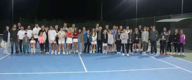 Sonbahar Tenis Turnuvası Nefesleri Kesti