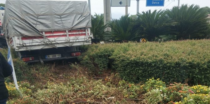 Marmaris’te Freni Patlayan Kamyon Kavşağa Çıktı