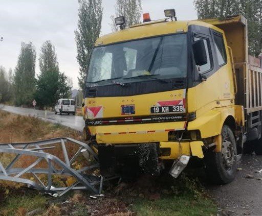 Yağışlı Hava Trafik Kazalarını Beraberinde Getirdi