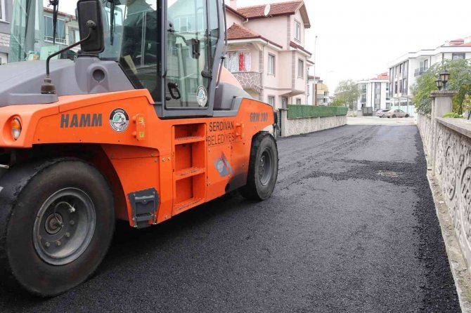 Serdivan’da Asfalt Seferberliği Sürüyor