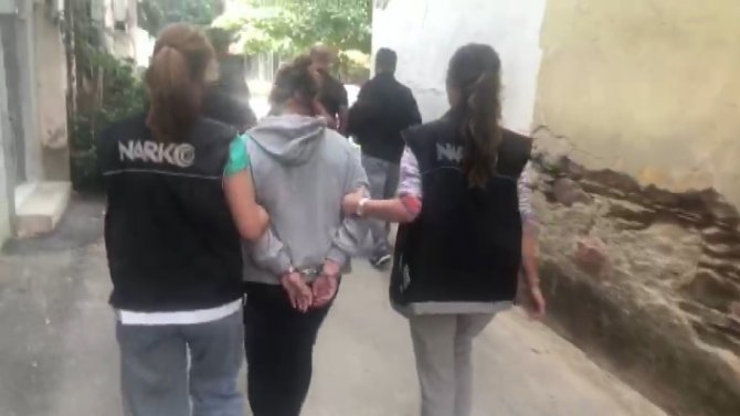 Canlı Yayında Uyuşturucu Kullanan Kadın Serbest Bırakıldı