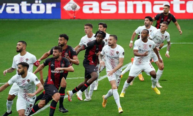 Spor Toto Süper Lig: Fatih Karagümrük: 2 - Hatayspor: 0 (İ̇lk Yarı)