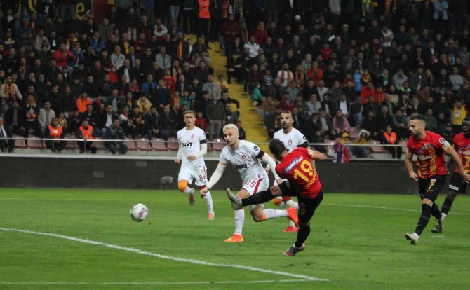 Spor Toto Süper Lig: Kayserispor: 2 - Galatasaray: 0 (İ̇lk Yarı)