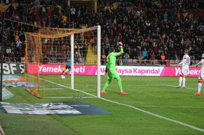 Spor Toto Süper Lig: Kayserispor: 2 - Galatasaray: 0 (İ̇lk Yarı)